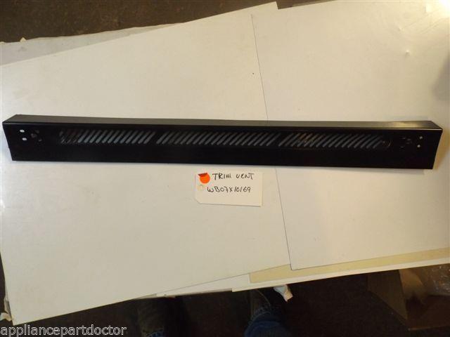 HOTPOINT STOVE WB07X10169 Trim Vent & Clip Bk used HOTPOINT STOVE WB07X10169 Trim Vent & Clip Bk used